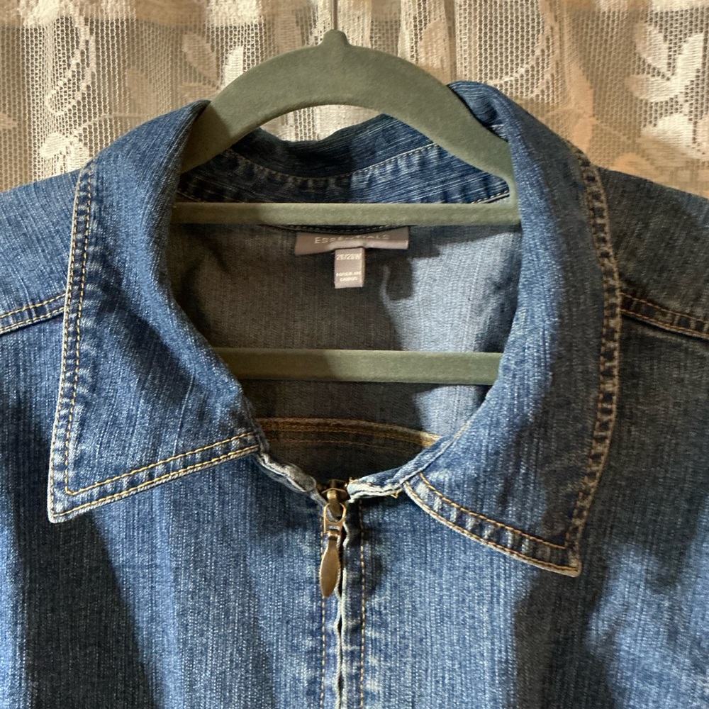 Essentials Blue Denim Jacket size 26 / 28 w - Picture 5 of 6